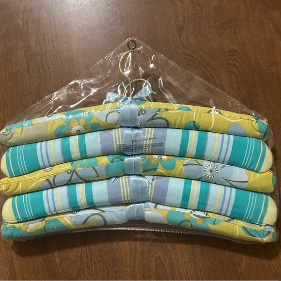 5 piece padded hangers NWT - Picture 3 of 3